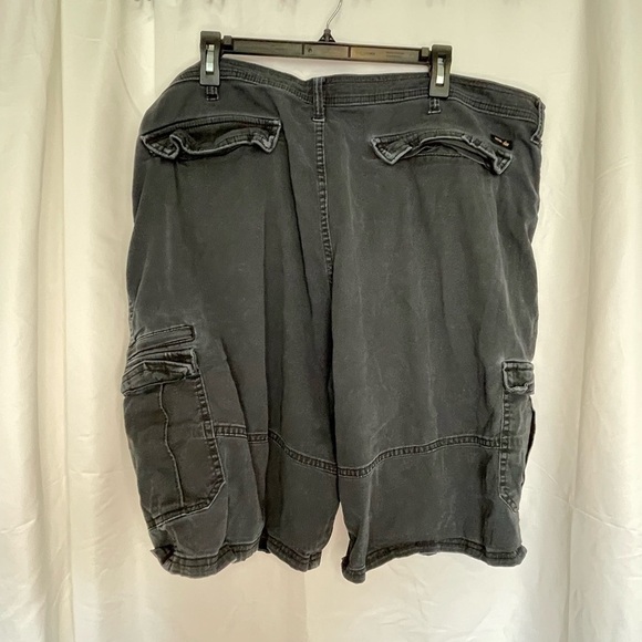 Wrangler Men's Black Cargo Shorts - Picture 6 of 8